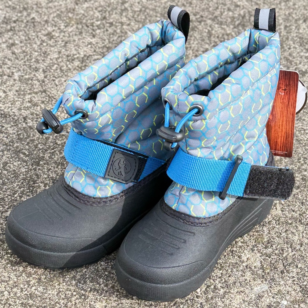 NWT Northside snow boots